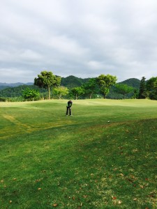 早朝ゴルフを1年ぶりに同じように語る。