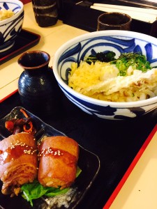 能勢電鉄平野駅近くにある趣のあるうどん屋さん。