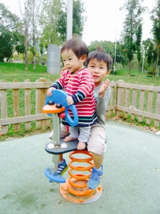 彼らの明るい未来のために。