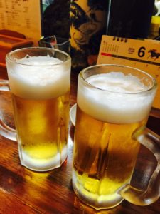 ますみ横丁の居酒屋『万惣』さん。