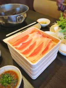 しゃぶしゃぶ食べ放題。