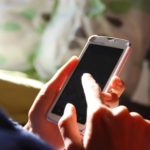 ドライアイの要因の1つ。