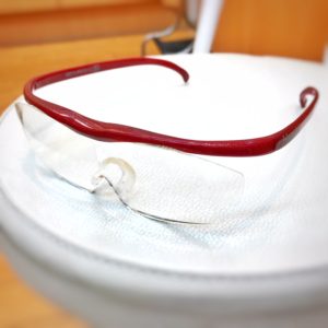 メガネ型拡大鏡。