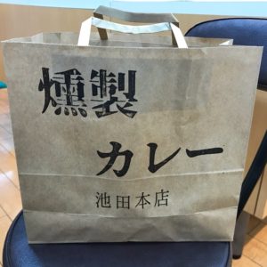 池田グルメのご紹介。～燻製カレー池田本店編～